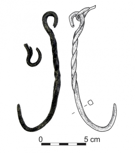 Haczyki do wędki częściowo tordowane (skręcane wokół własnej osi). XII–XIII wiek (oprac. Andrzej Janowski)